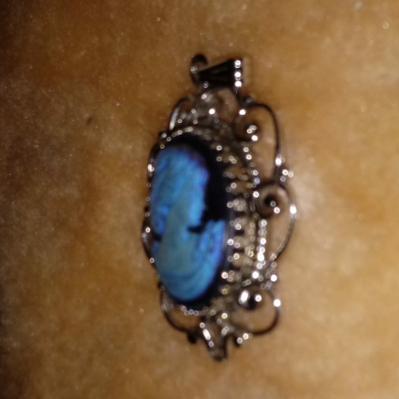 Mother of pearl (NOT SURE)pendant - Picture 5 of 8